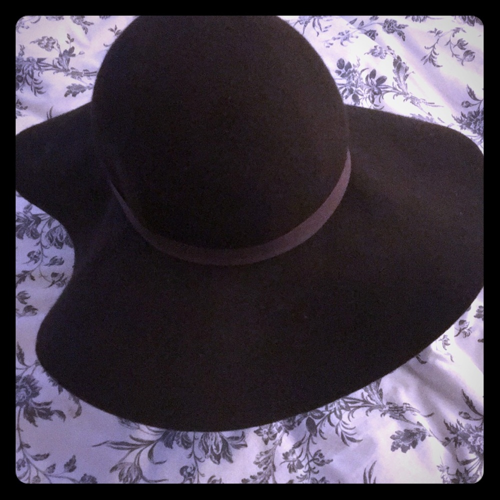 Floppy hat